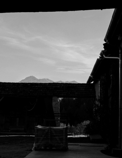 Photo de la cour, un espace des Granges de la Haute
