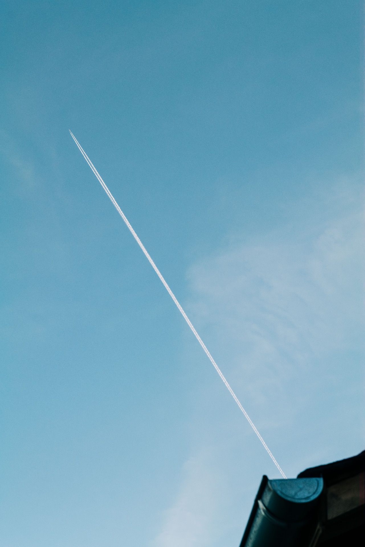 trace avion vu depuis la volière